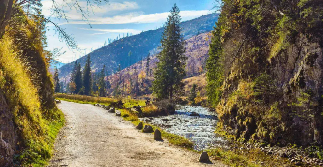 Dolina Kościeliska (Tatry Zachodnie) - podróże wellness